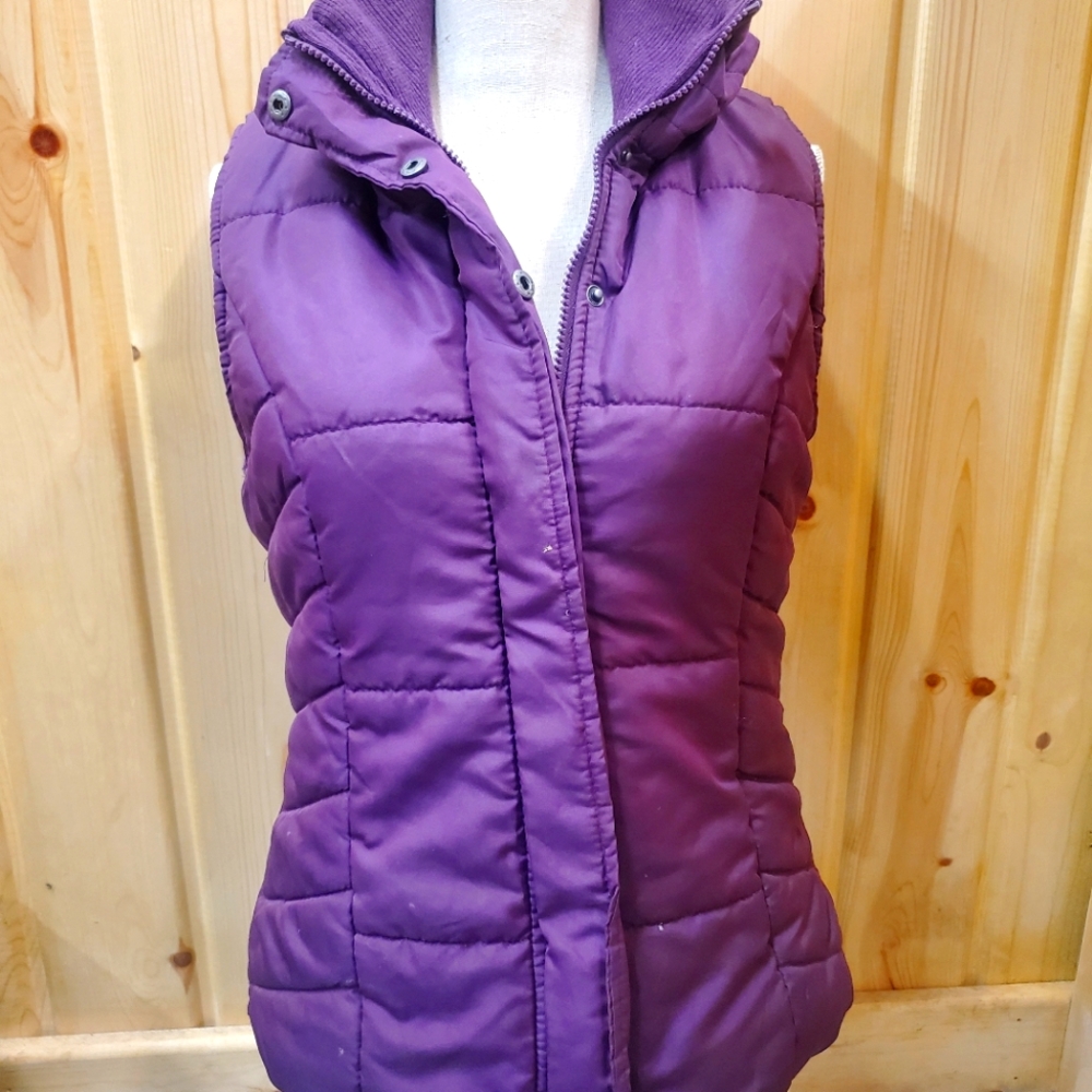 Purple puffet zip up vest